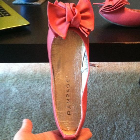 Coral/pink flats with bow - Picture 2 of 2