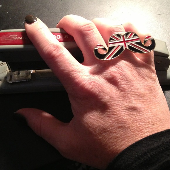 Adorable Union Jack adjustable ring.  Never worn - Picture 2 of 2