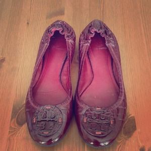 Tory Burch Reva flats patent croco in cranberry!