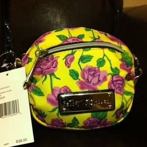 NEW w/TAGS Betsey Johnson MINI Crossbody Bag 🌷
