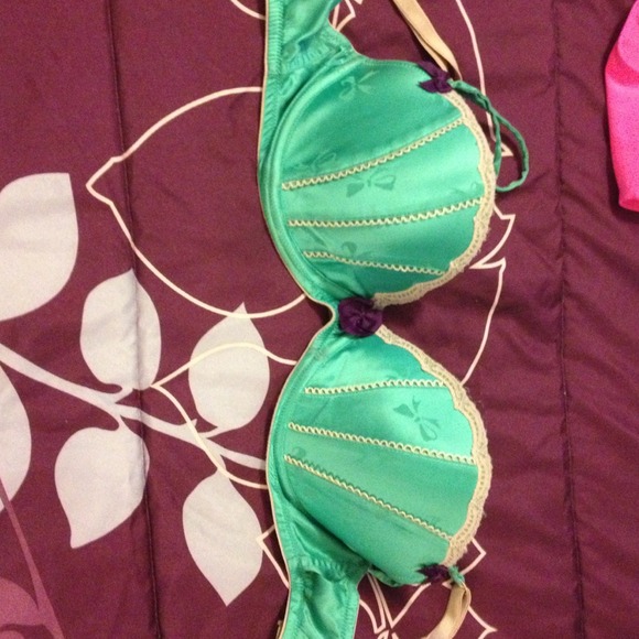 2 vs bras both 34 d use