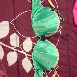 2 vs bras both 34 d use