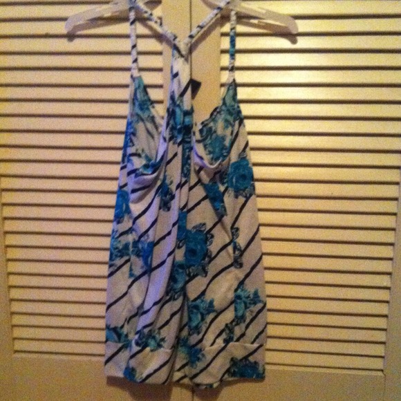 A razorback floral an striped shirt - Picture 2 of 4