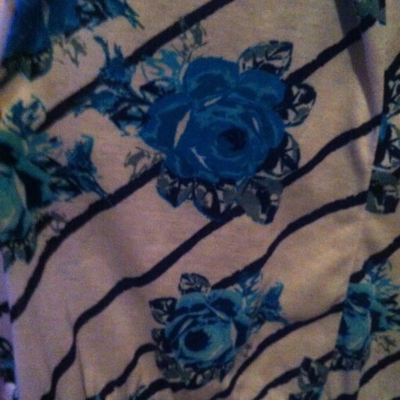 A razorback floral an striped shirt - Picture 3 of 4