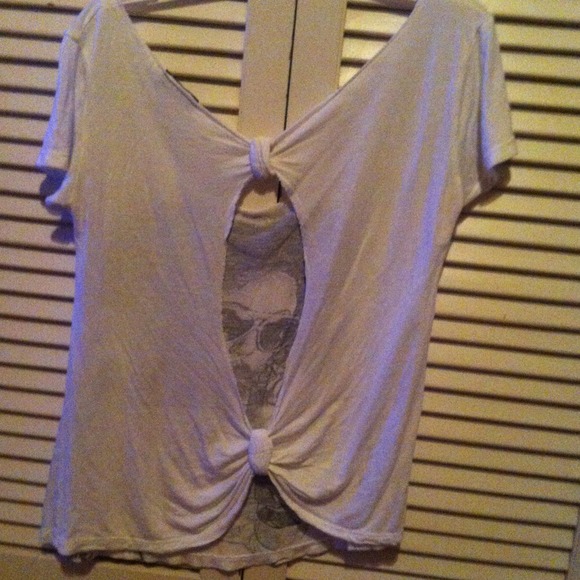 A barely crop top, with cutouts in the back - Picture 3 of 3