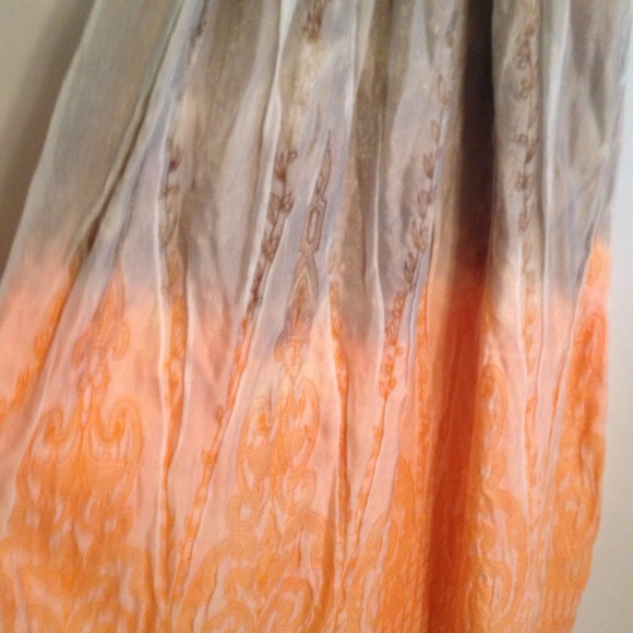 3 tone maxi dress. - Picture 3 of 3