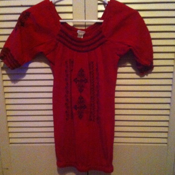 A red an black top! - Picture 2 of 4