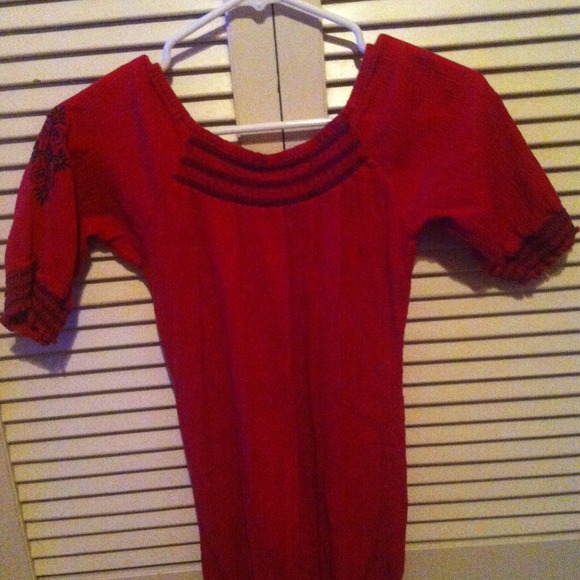 A red an black top! - Picture 3 of 4