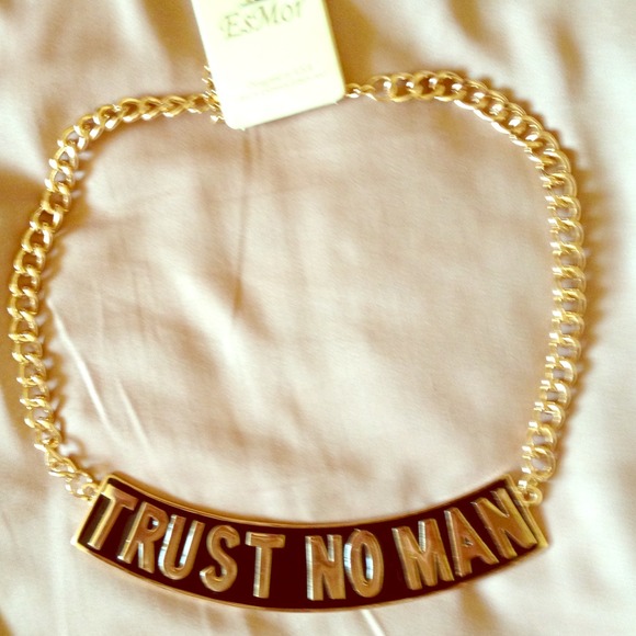 Gold n Black necklace - Picture 1 of 2