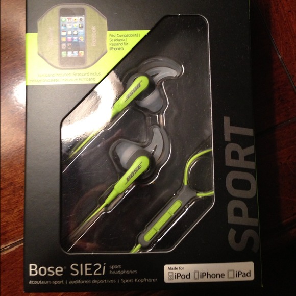 !!!!Sold!!!!!!!!Bose earbuds and case holder