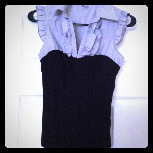 **SOLD IN BUNDLE** Super Cute Corset Top! - Picture 1 of 3