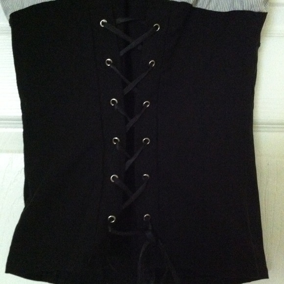 **SOLD IN BUNDLE** Super Cute Corset Top! - Picture 3 of 3