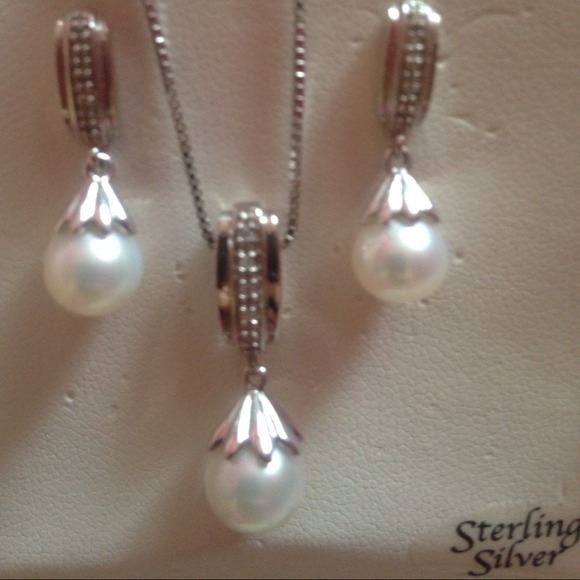 Sterling Silver Pearl jewelry set. SOLD!! - Picture 1 of 3
