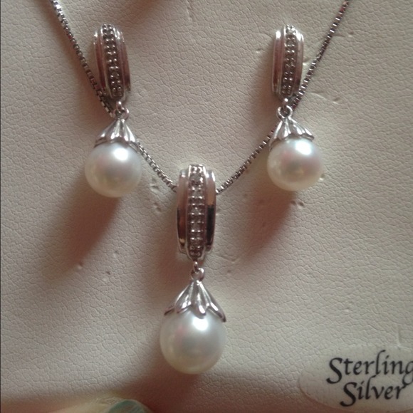 Sterling Silver Pearl jewelry set. SOLD!! - Picture 2 of 3