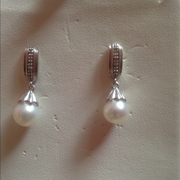 Sterling Silver Pearl jewelry set. SOLD!! - Picture 3 of 3
