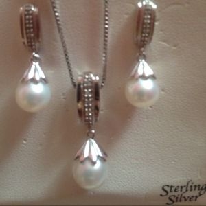 Sterling Silver Pearl jewelry set. SOLD!!