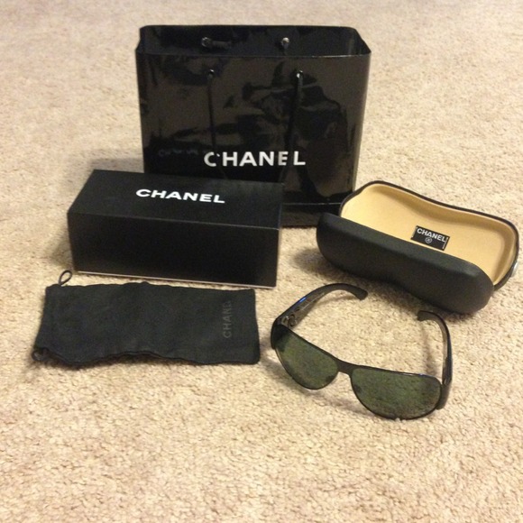 Chanel all black aviator sunglasses
