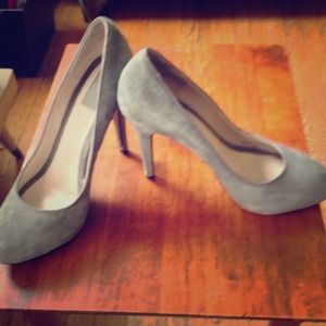 Zara light gray suede pumps