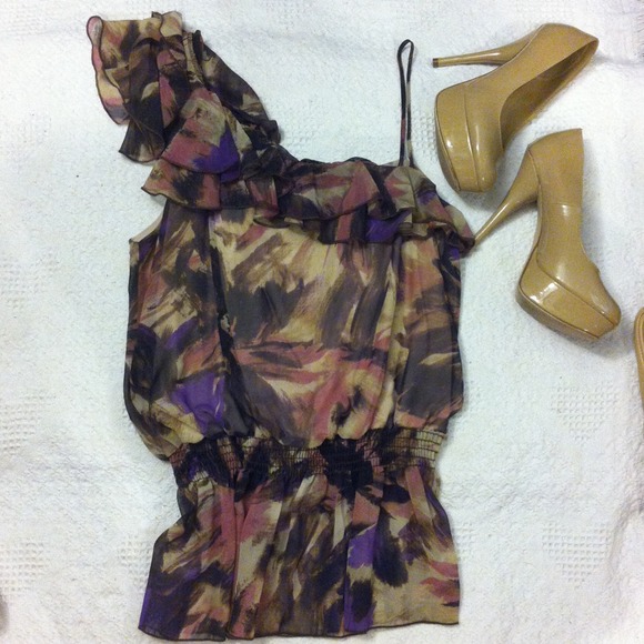 Beautiful dressy one shoulder shirt