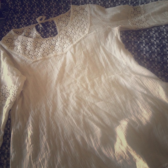 Tunic shirt with crochet detail - Picture 1 of 1