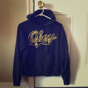 Obey pullover hoodie 😊