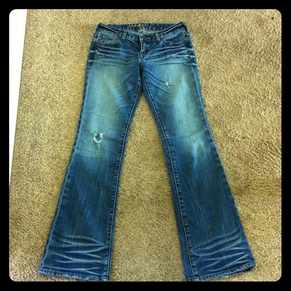 Bootcut medium wash/rinsed jeans some distressing!