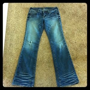 Bootcut medium wash/rinsed jeans some distressing!