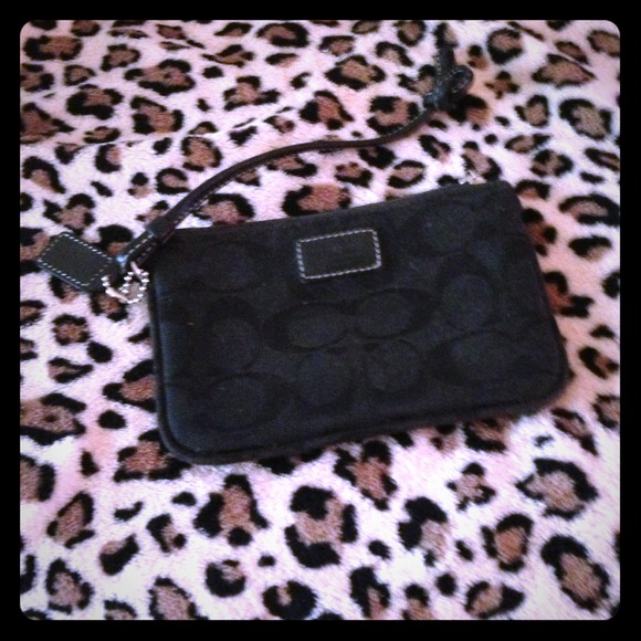 ❗SOLD❗Authentic Coach wristlet