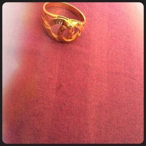 Channel 18k gold ring