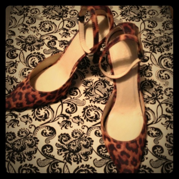 🚫SOLD🚫 Lovely Colin Stuart Cheetah print heels