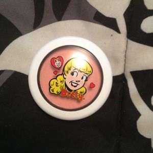 📍Sold📍MAC Archie's girl Betty cream soda blush