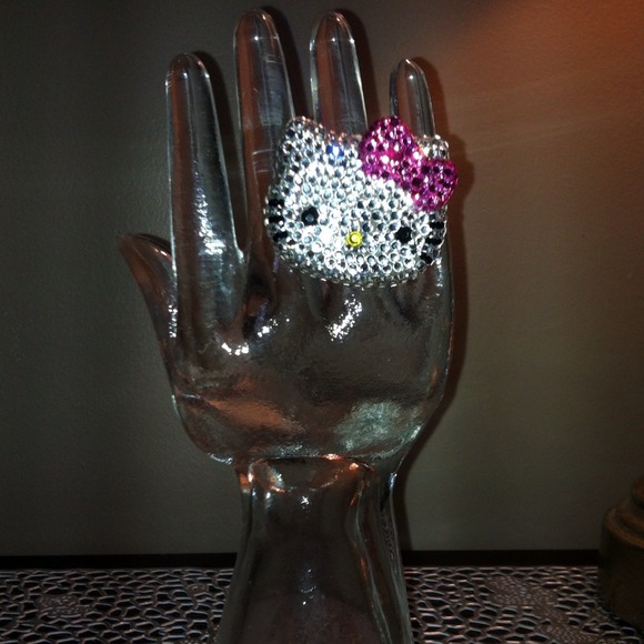 Hello kitty ring! - Picture 2 of 4
