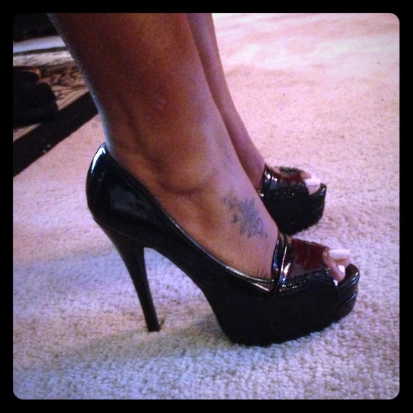 ❌SOLD❌Black Patent Pumps