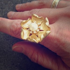 Stella & Dot yellow gold, flower