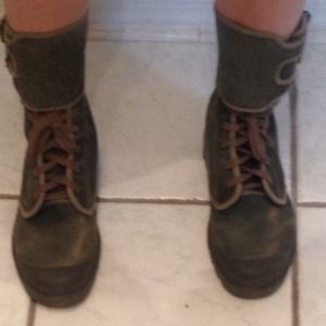Palladium canvas boots
