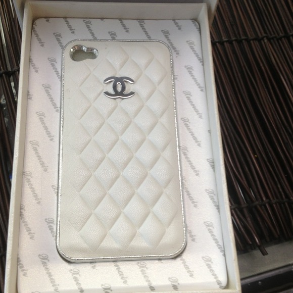 RESERVED Elleshrivey White leather I phone 4 4S