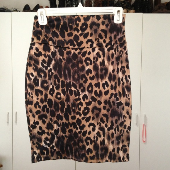 Dresses & Skirts - Cheetah Print Skirt