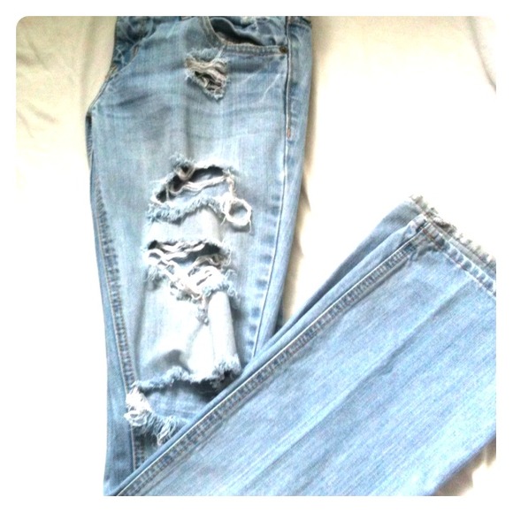 Distressed Hollister jeans - Picture 1 of 3