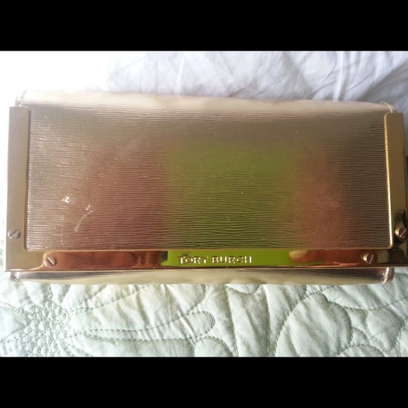 Gold Tory burch sunglass case authentic - Picture 2 of 3