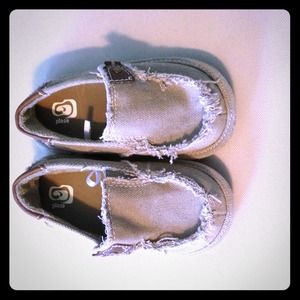The children place tan canvas loafers worn 1x sz7