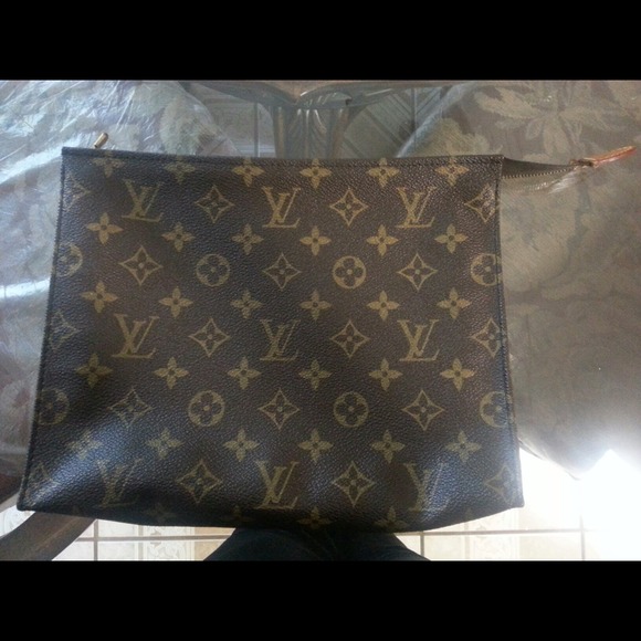 ****SOLD****Authentic Louis Vuitton toiletry pouch - Picture 1 of 3