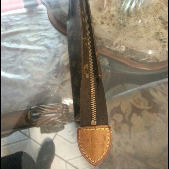 ****SOLD****Authentic Louis Vuitton toiletry pouch - Picture 3 of 3