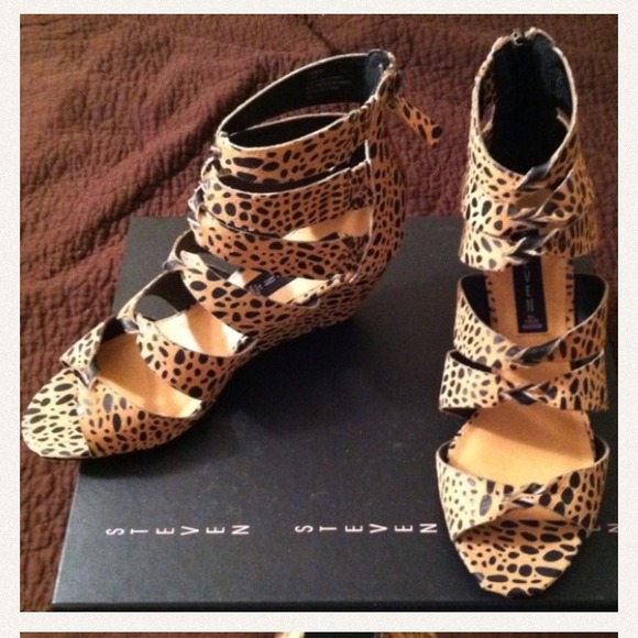 ❌SOLD❌Steven by Steve Madden Leopard Flats