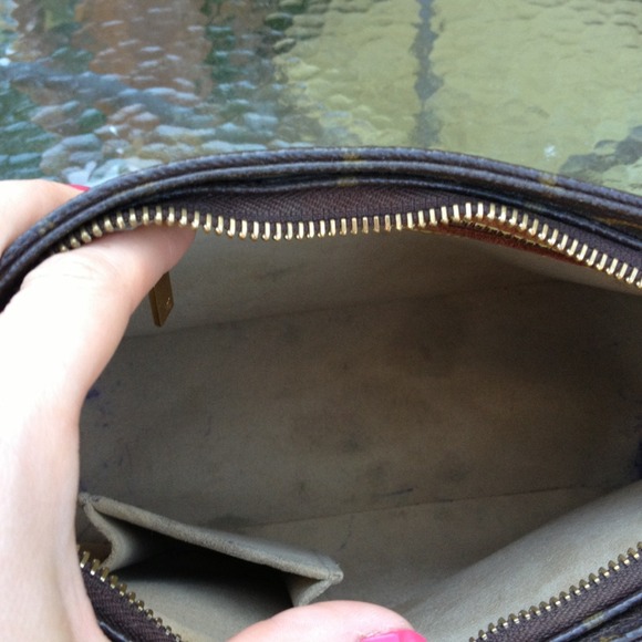 HOLD - Picture 3 of 4