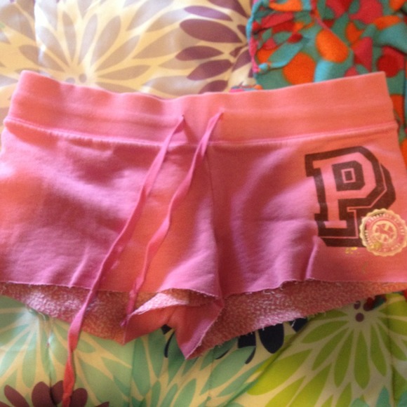 REDUCED VS Pink fleece shorts