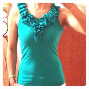 SOLD Ruffled sleeveless top