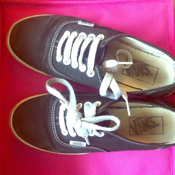 Black vans authentic lo pro