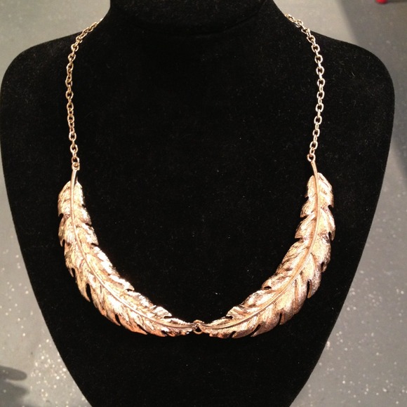 Gold leaves necklace❤ - Picture 1 of 1