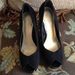Black pumps