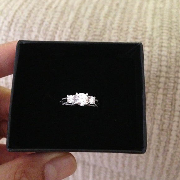 Round 3-Stone Sterling Silver "Antique" Ring.